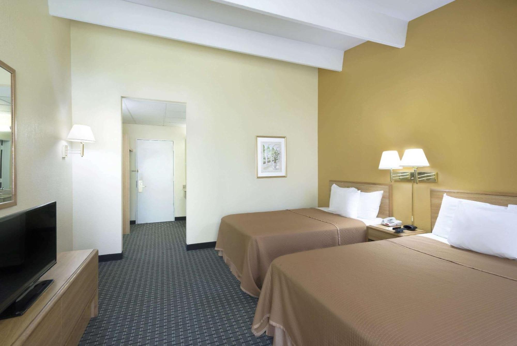 Howard Johnson By Wyndham Hotel Newburgh